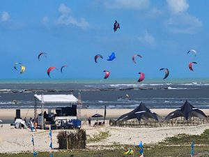 Festival KiteMaster 2024 imagem dos kites na largada da regata